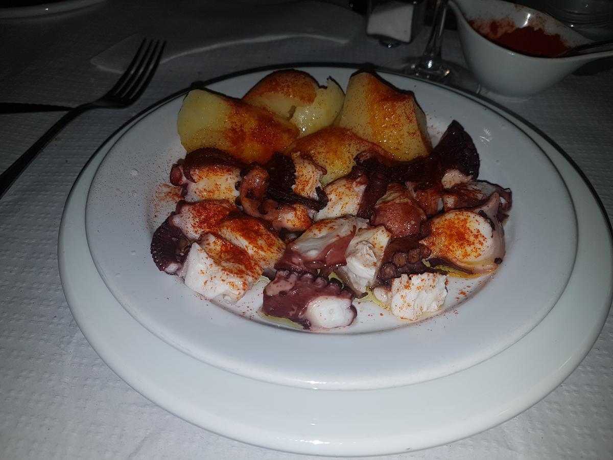 Hostal Restaurante Classic Columbrianos Exterior photo